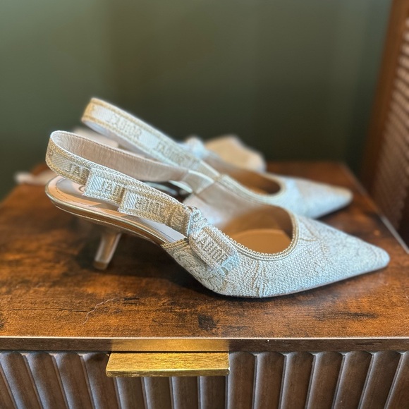 Dior J’Adior Slingback Pump White and Gold Jacquard - Picture 3 of 6